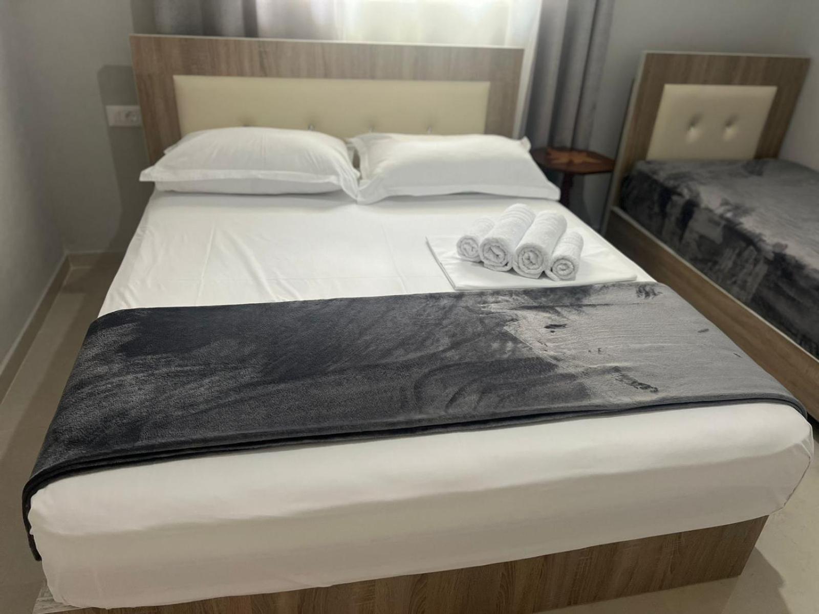 Twins Apartment Përmet المظهر الخارجي الصورة